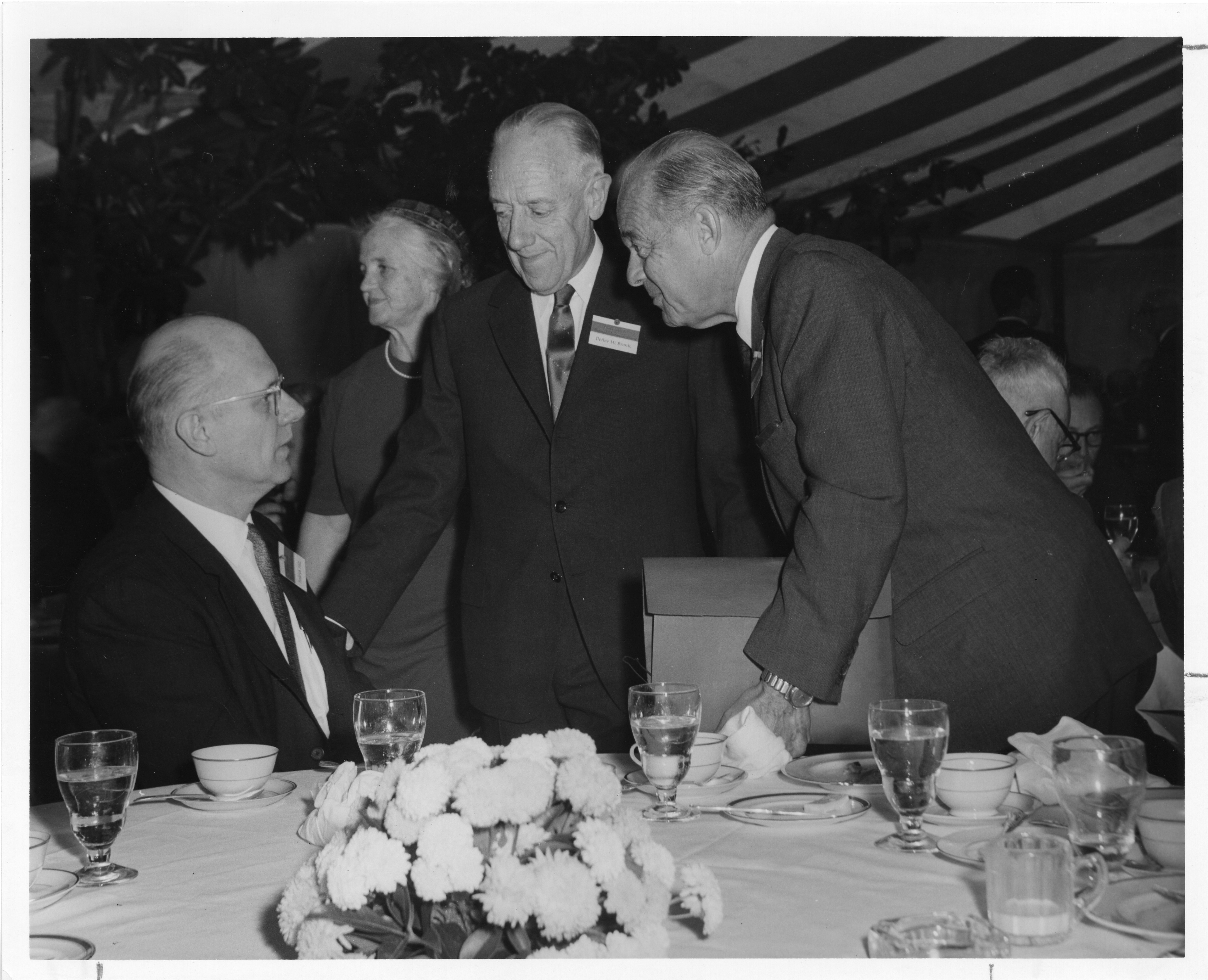 Rockefeller och klimathotet - Del 2 - Det militära projektet 6 Frederick_Seitz,_Ava_Pauling,_Detlev_Bronk,_Paul_Weiss