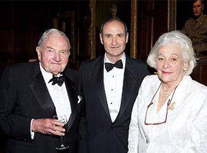 Rockefeller och klimathotet - Del 10 - Den fjärde industriella revolutionen 17 david_rockefeller_with_peter_o_neill_and_happy_rockefeller__2010